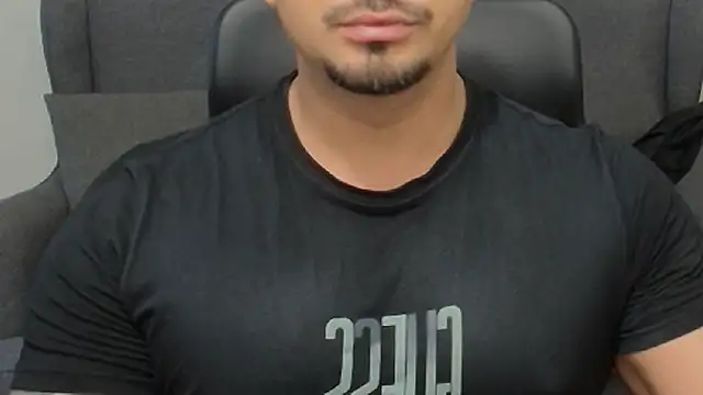 Snapshot of TonyWilcox chatting on September 2025 06:07:01 AM TonyWilcox online show from September 2025 06:07:01 AM