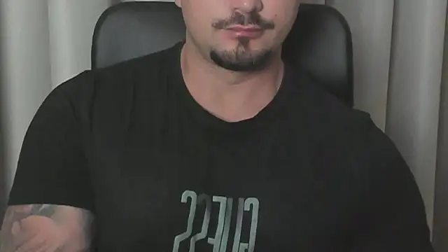 Snapshot of TonyWilcox chatting on September 2025 05:24:01 AM TonyWilcox online show from September 2025 05:24:01 AM