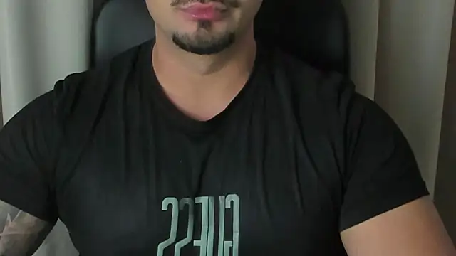 Snapshot of TonyWilcox chatting on October 2025 05:46:01 AM TonyWilcox online show from October 2025 05:46:01 AM