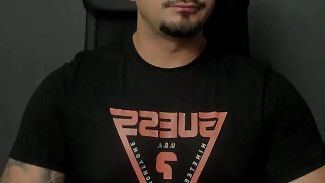 Snapshot of TonyWilcox chatting on October 2025 04:43:02 AM TonyWilcox online show from October 2025 04:43:02 AM