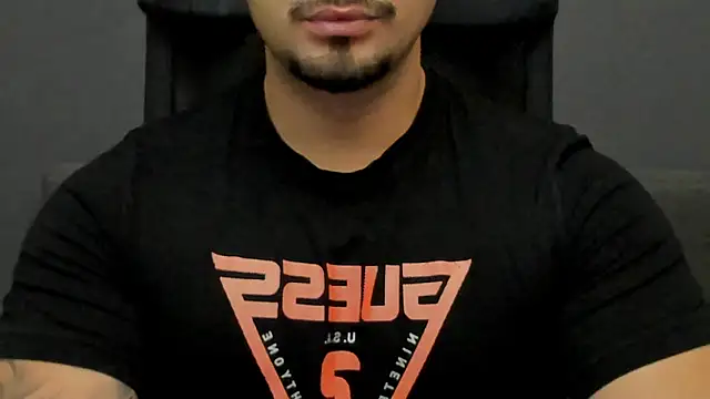 Snapshot of TonyWilcox chatting on October 2025 05:06:01 AM TonyWilcox online show from October 2025 05:06:01 AM