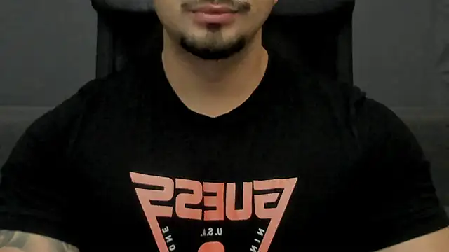 Snapshot of TonyWilcox chatting on October 2025 05:06:01 AM TonyWilcox online show from October 2025 05:06:01 AM