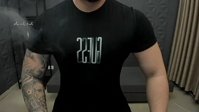 Snapshot of TonyWilcox chatting on October 2025 04:37:01 AM TonyWilcox online show from October 2025 04:37:01 AM