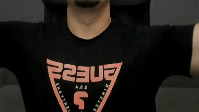 Snapshot of TonyWilcox chatting on October 2025 04:53:02 AM TonyWilcox online show from October 2025 04:53:02 AM