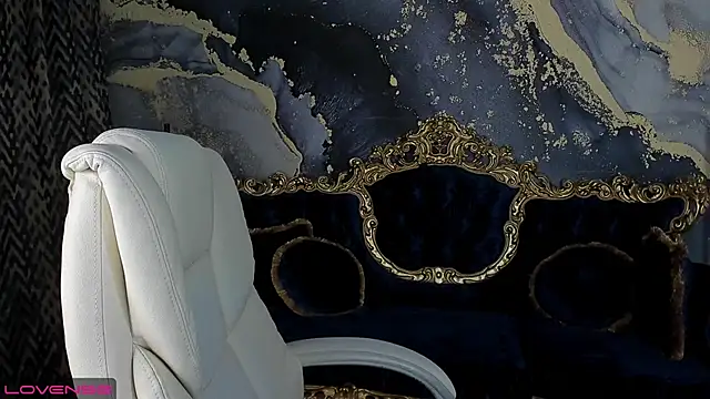 Snapshot of Daphne_Moss chatting on December 2024 05:53:02 PM Daphne Moss online show from December 2024 05:53:02 PM