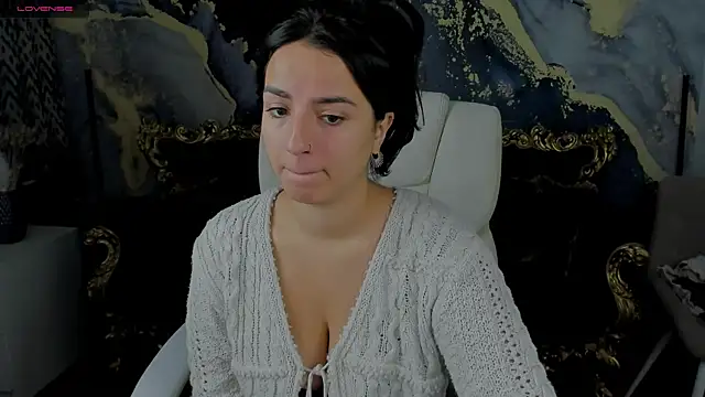 Snapshot of Daphne_Moss chatting on December 2024 02:10:02 PM Daphne Moss online show from December 2024 02:10:02 PM