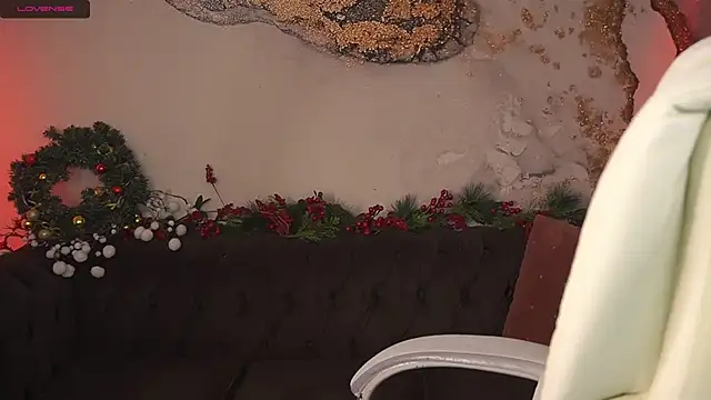 Snapshot of Daphne_Moss chatting on December 2024 09:17:01 PM Daphne Moss online show from December 2024 09:17:01 PM