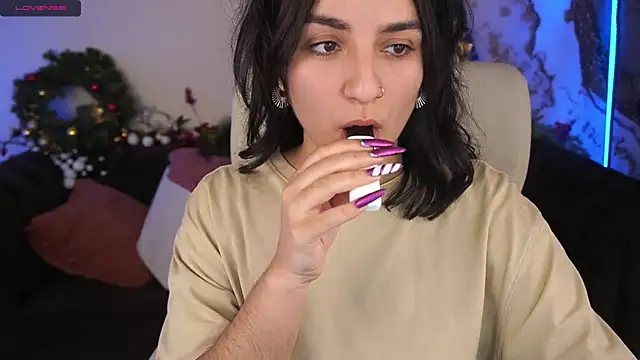 Snapshot of Daphne_Moss chatting on January 2025 08:57:02 PM Daphne Moss online show from January 2025 08:57:02 PM