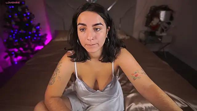 Snapshot of Daphne_Moss chatting on January 2025 02:02:01 PM Daphne Moss online show from January 2025 02:02:01 PM