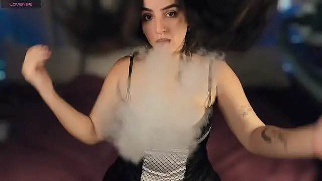 Snapshot of Daphne_Moss chatting on October 2025 12:37:02 PM Daphne Moss online show from October 2025 12:37:02 PM