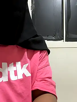 Snapshot of Submissive_Arab chatting on October 2025 05:21:02 PM Submissive Arab online show from October 2025 05:21:02 PM