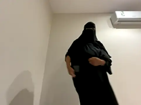 Snapshot of Submissive_Arab chatting on November 2025 09:35:01 PM Submissive Arab online show from November 2025 09:35:01 PM