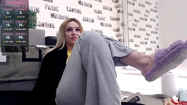 sweetdaiana23 online show from January 2025 11:33:01 PM