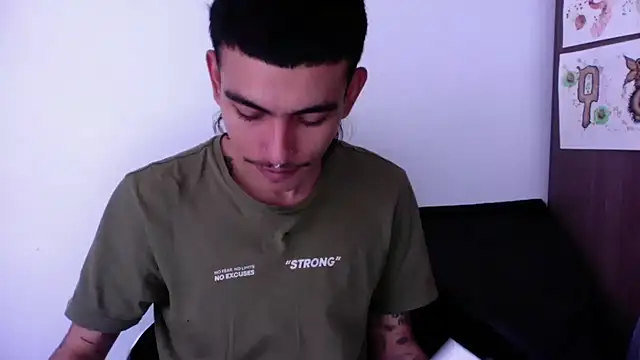 Snapshot of sorry-mom69 chatting on October 2025 08:04:01 PM sorry-mom69 online show from October 2025 08:04:01 PM