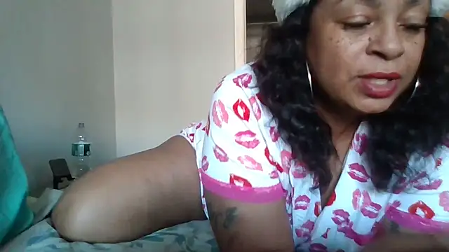 Snapshot of MSweetLindaParks chatting on December 2024 06:26:01 PM MSweetLindaParks online show from December 2024 06:26:01 PM