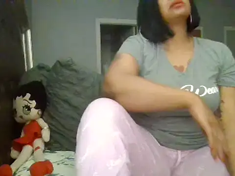 Snapshot of MSweetLindaParks chatting on December 2024 01:06:02 AM MSweetLindaParks online show from December 2024 01:06:02 AM