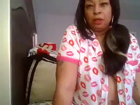 Snapshot of MSweetLindaParks chatting on February 2025 02:24:01 PM MSweetLindaParks online show from February 2025 02:24:01 PM