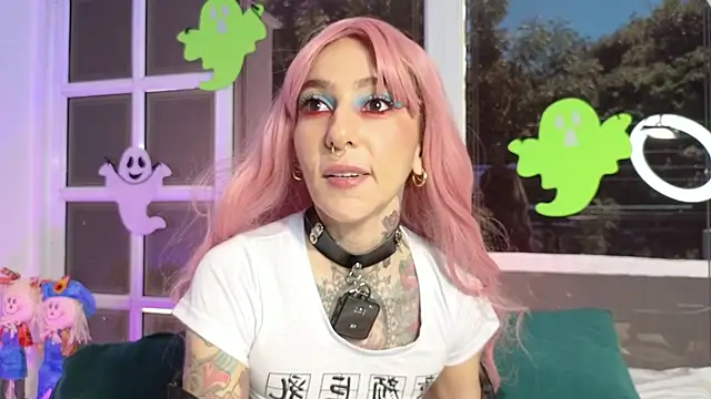 Snapshot of Evangelyne_1 chatting on October 2025 04:13:01 PM Evangelyne 1 online show from October 2025 04:13:01 PM