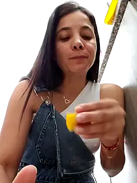 Snapshot of miaeyes chatting on December 2024 03:22:02 PM miaeyes online show from December 2024 03:22:02 PM