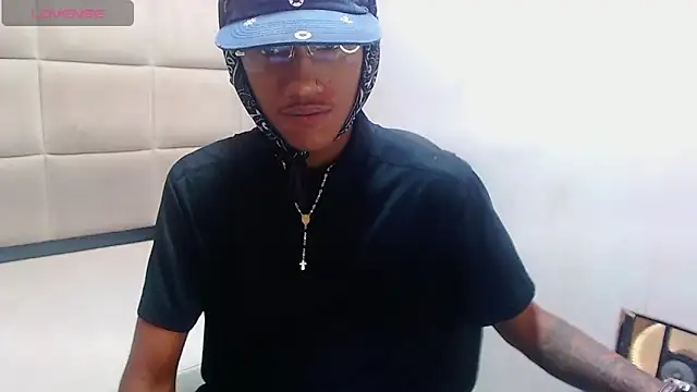 Snapshot of ManSant chatting on December 2024 03:41:02 PM ManSant online show from December 2024 03:41:02 PM