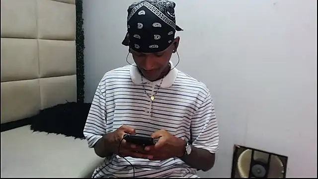Snapshot of ManSant chatting on January 2025 03:02:02 PM ManSant online show from January 2025 03:02:02 PM