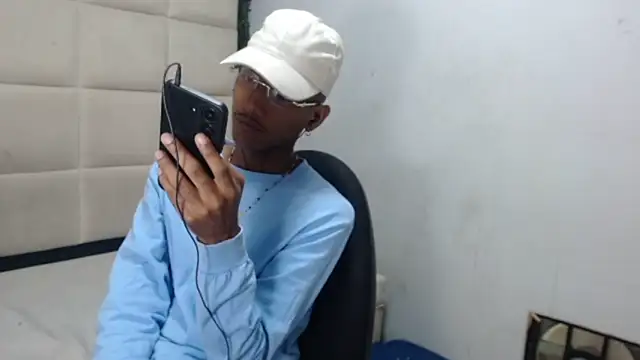 Snapshot of ManSant chatting on January 2025 02:34:01 PM ManSant online show from January 2025 02:34:01 PM