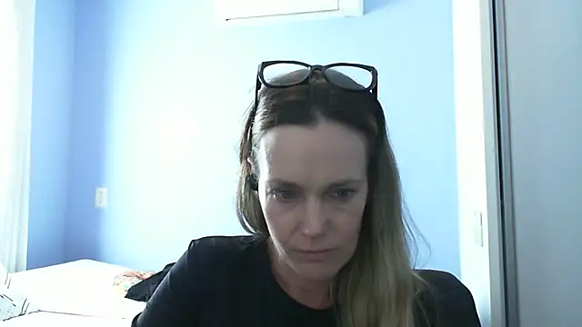 Annylove1 online show from September 2025 05:45:02 PM
