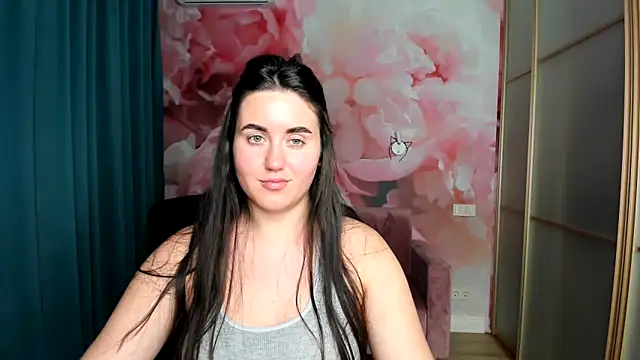 Snapshot of Roxie_Bradley chatting on December 2024 07:46:02 PM Roxie Bradley online show from December 2024 07:46:02 PM