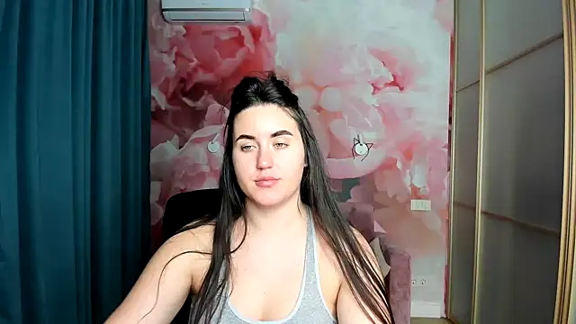 Snapshot of Roxie_Bradley chatting on December 2024 05:02:01 AM Roxie Bradley online show from December 2024 05:02:01 AM
