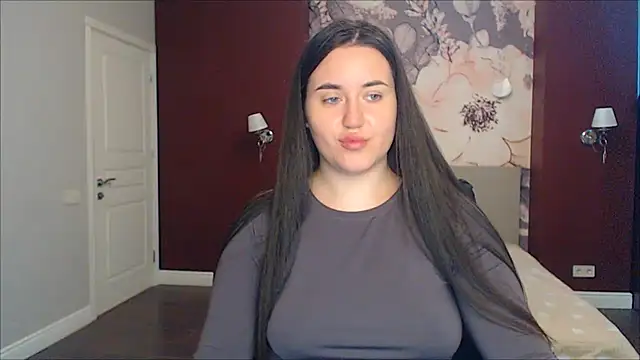 Snapshot of Roxie_Bradley chatting on March 2025 06:35:02 AM Roxie Bradley online show from March 2025 06:35:02 AM