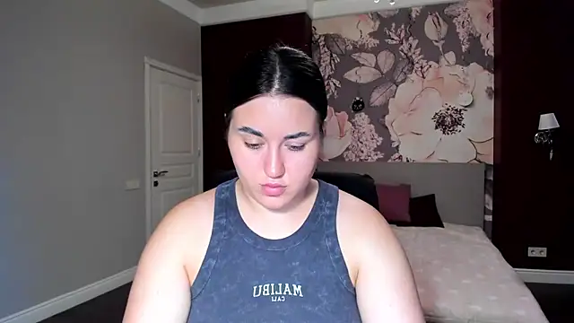 Snapshot of Roxie_Bradley chatting on September 2025 05:51:02 AM Roxie Bradley online show from September 2025 05:51:02 AM