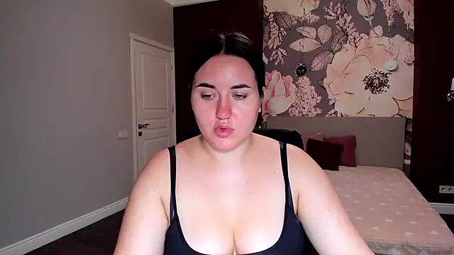 Snapshot of Roxie_Bradley chatting on September 2025 05:40:01 AM Roxie Bradley online show from September 2025 05:40:01 AM