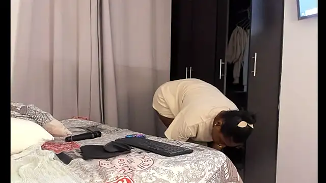  yisela  online show from February 2025 12:20:02 AM