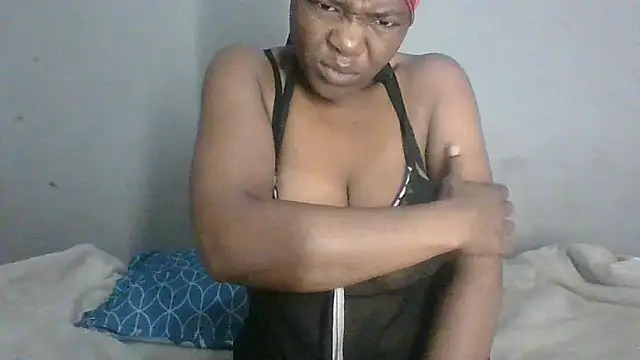 Snapshot of BeejayLoverxx chatting on February 2025 05:04:01 AM BeejayLoverxx online show from February 2025 05:04:01 AM