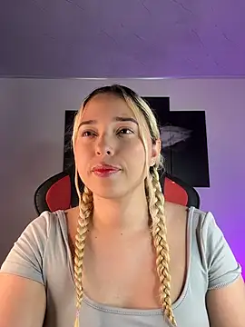 Snapshot of Irisweet_ chatting on October 2025 10:43:02 PM Irisweet online show from October 2025 10:43:02 PM