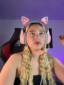 Snapshot of Irisweet_ chatting on October 2025 04:07:01 PM Irisweet online show from October 2025 04:07:01 PM