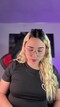 Snapshot of Irisweet_ chatting on October 2025 04:35:02 PM Irisweet online show from October 2025 04:35:02 PM