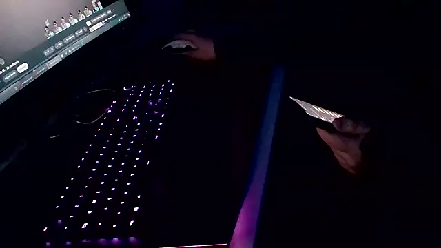 Snapshot of Luishorny19 chatting on March 2025 10:17:01 PM Luishorny19 online show from March 2025 10:17:01 PM