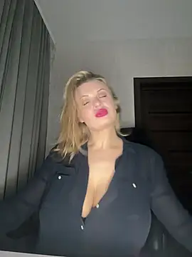 Evellyn online show from March 2025 09:54:02 PM