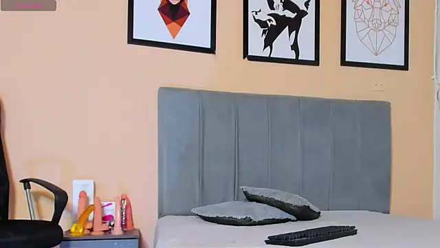 crystall06 online show from October 2025 01:31:01 PM