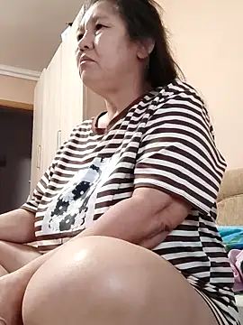 Snapshot of Zulfiya_Bruce chatting on October 2025 04:46:01 AM Zulfiya Bruce online show from October 2025 04:46:01 AM