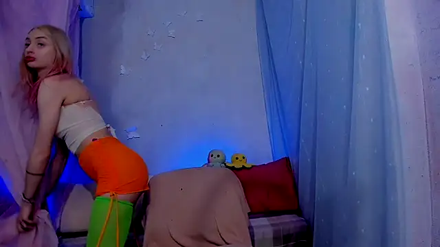 LickLizzy online show from January 2025 08:13:02 AM