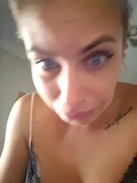 Snapshot of Keli_Jessi chatting on October 2025 06:20:01 PM Keli Jessi online show from October 2025 06:20:01 PM