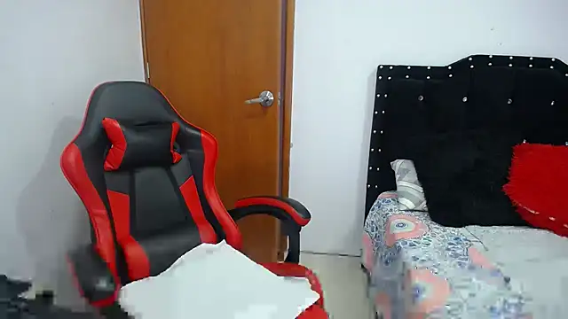 Snapshot of Ursulawhite69 chatting on October 2025 04:00:01 PM Ursulawhite69 online show from October 2025 04:00:01 PM