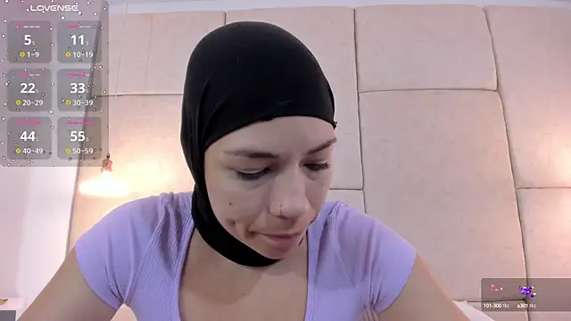 aisha vs online show from September 2025 12:41:01 PM