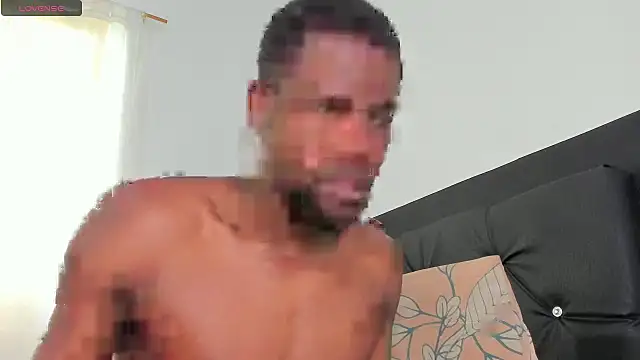 Snapshot of santi_brown chatting on October 2025 06:21:01 PM santi brown online show from October 2025 06:21:01 PM