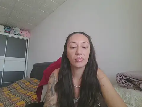 Snapshot of MeliEva chatting on October 2025 10:49:01 AM MeliEva online show from October 2025 10:49:01 AM