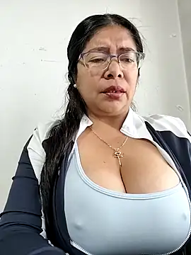   valentina18 online show from November 2025 01:11:02 PM