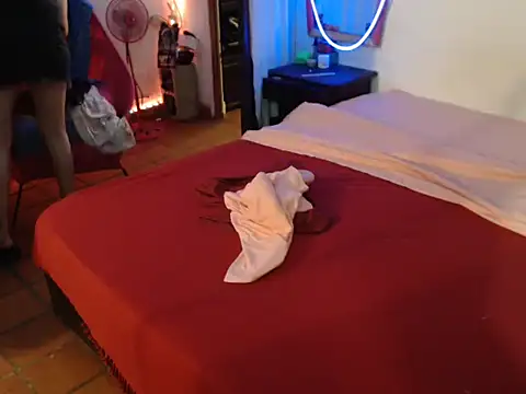 Snapshot of deftoolceles chatting on October 2025 01:48:02 AM deftoolceles online show from October 2025 01:48:02 AM