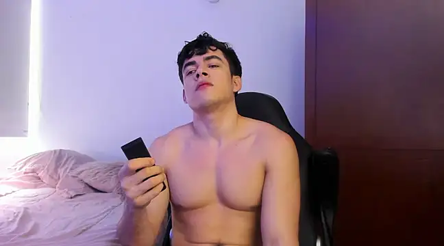 Lucian Gomez  online show from December 2024 07:03:02 PM